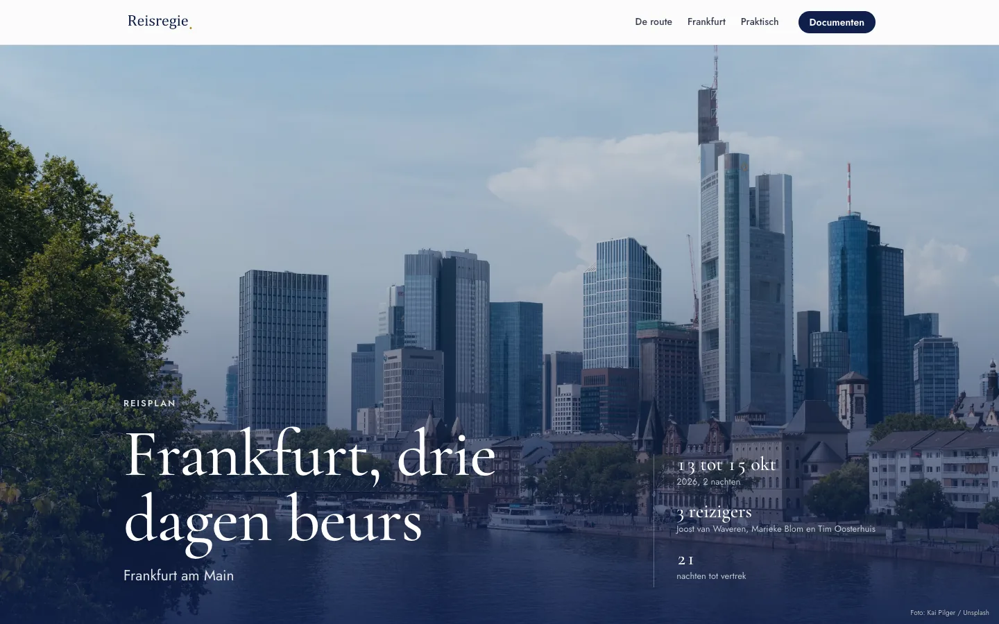 Zakelijk reisplan Frankfurt: hero met de skyline aan de Main